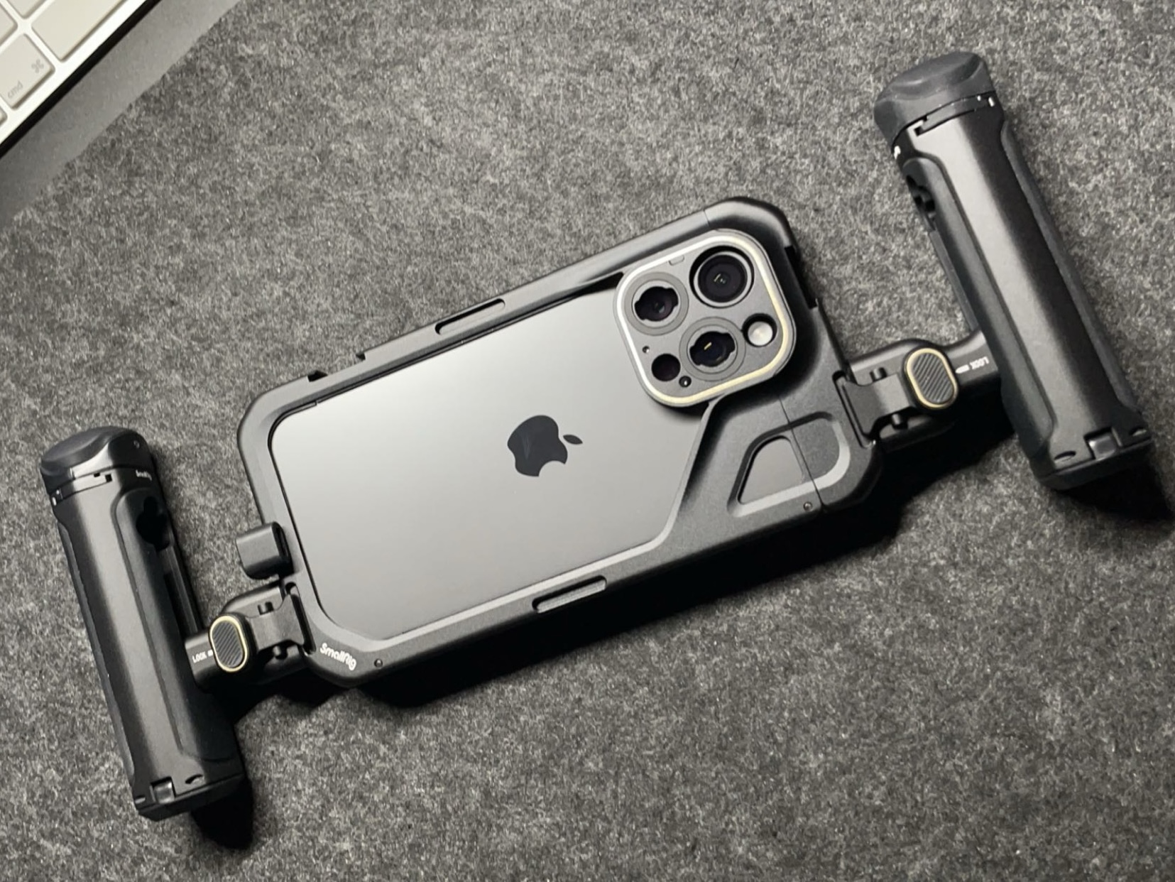 Amazon.co.jp: SmallRig スマホビデオリグ iPhone 15 Pro Max