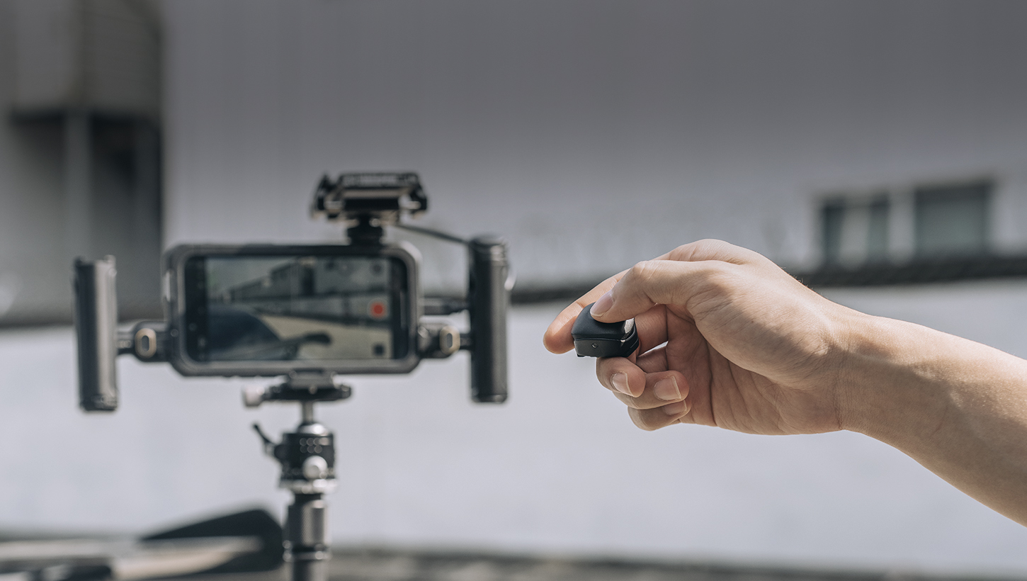 CATEGORY/Phone Rigs/Phone Cages iPhone 15 Pro Video Cage | M-Mount & MagSafe Rig | SmallRig-For Brands:Apple/For Models:iPhone 15 Pro/SKU:4396/Package Weight (kg):0.19/