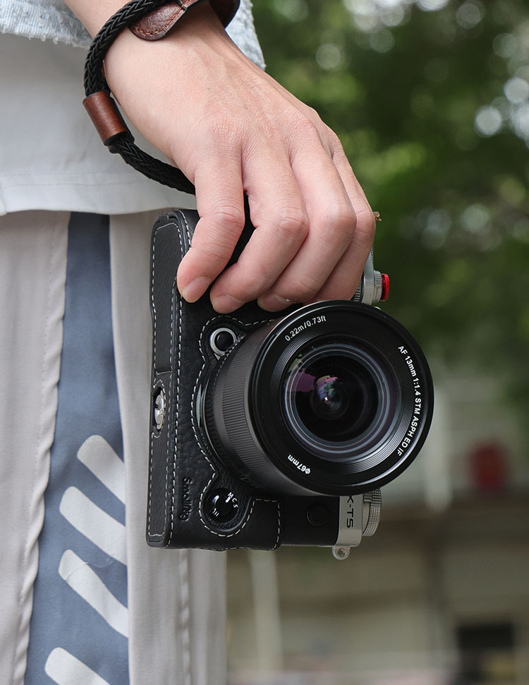 FUJIFILM X-T5 Half Case & Strap | Grip & Style | SmallRig