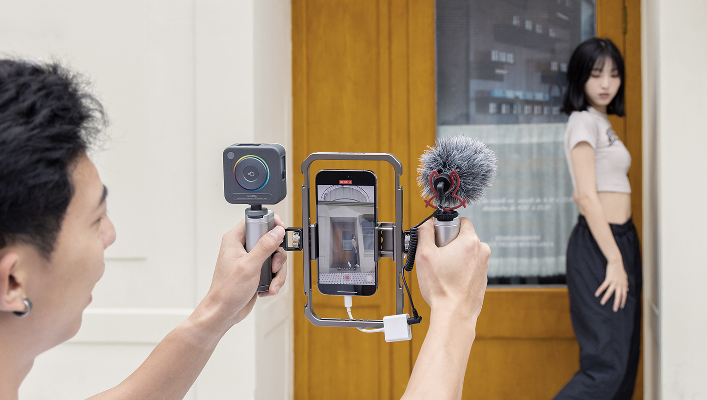 CATEGORY/Phone Rigs/Phone Video Rig Kits Phone Vlogging Kit | Universal Cage | SmallRig-For Brands:Apple/For Models:iPhone 12 series、iPhone 13 series、iPhone 14 Pro、iPhone 14 series、iPhone 15 Pro、iPhone 15 Pro