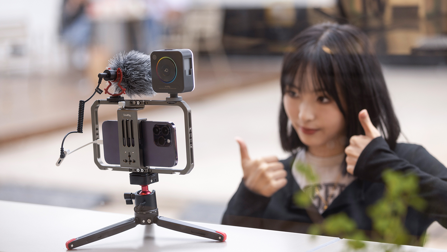 CATEGORY/Phone Rigs/Phone Video Rig Kits Phone Vlogging Kit | Universal Cage | SmallRig-For Brands:Apple/For Models:iPhone 12 series、iPhone 13 series、iPhone 14 Pro、iPhone 14 series、iPhone 15 Pro、iPhone 15 Pro