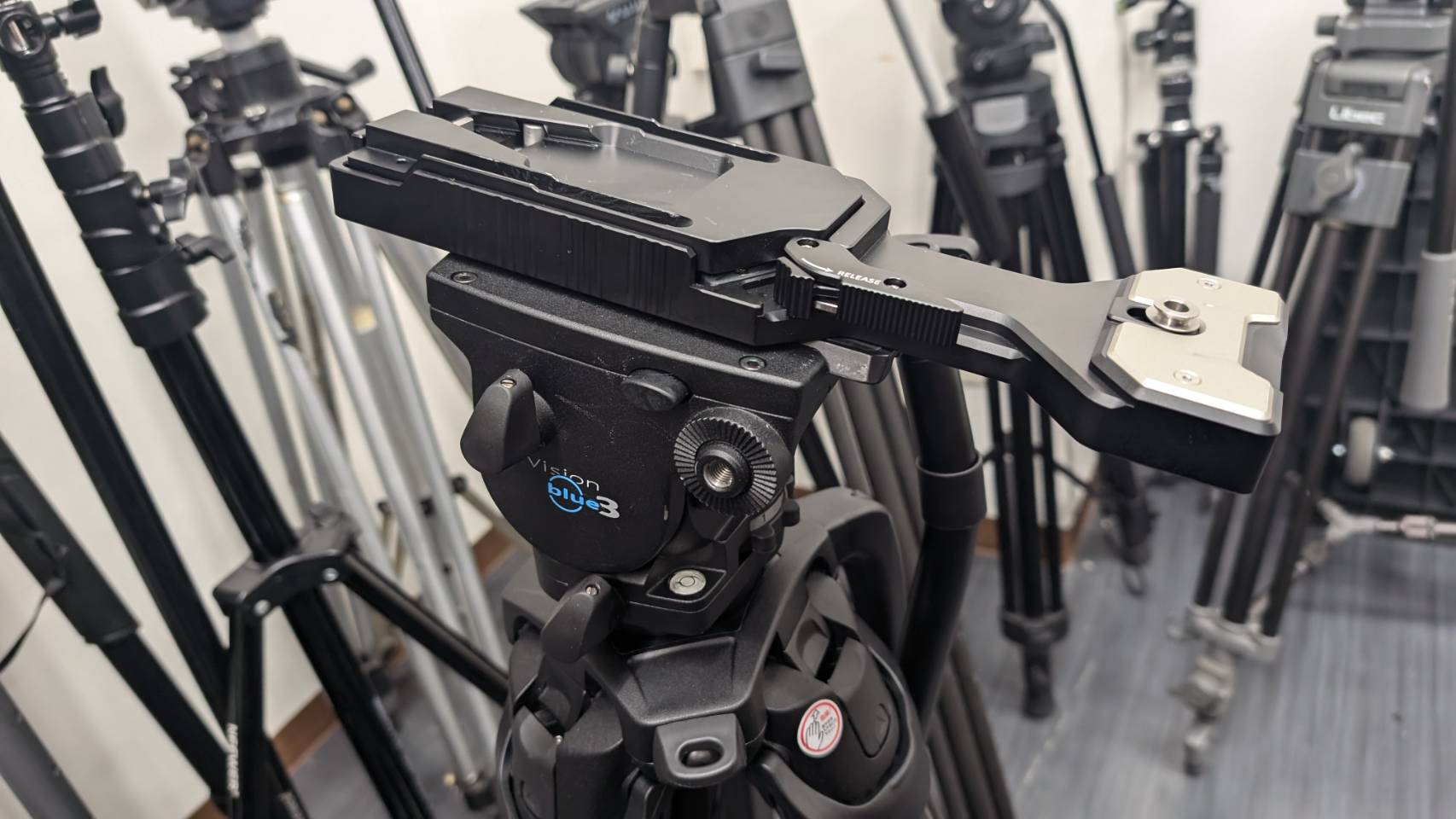 VCT-14 Quick Release Tripod Plate VCT-14 Quick Release Tripod Plate