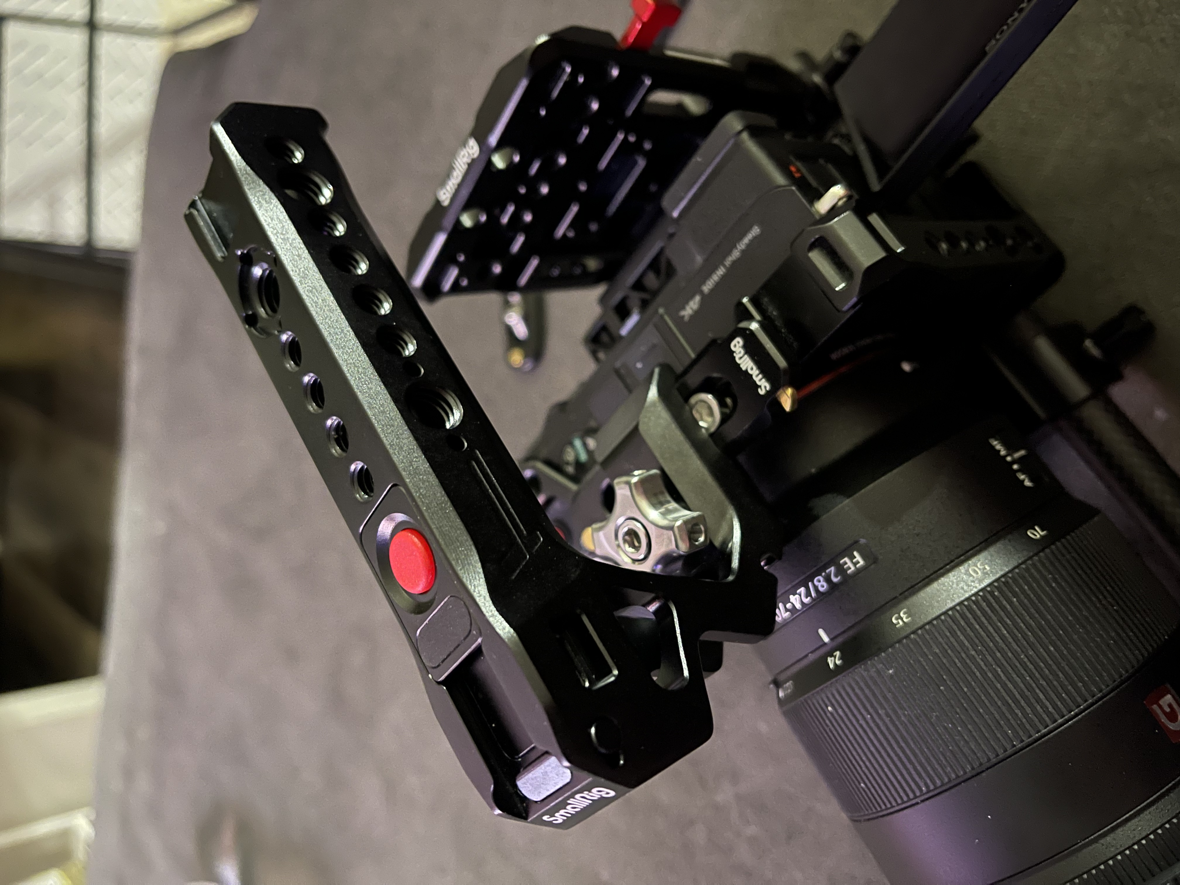 SmallRig REC ハンドルリグ　トップハンドル-HTN2670B SmallRigがRECボタン付き回転式サイドハンドルを発表 | CineD