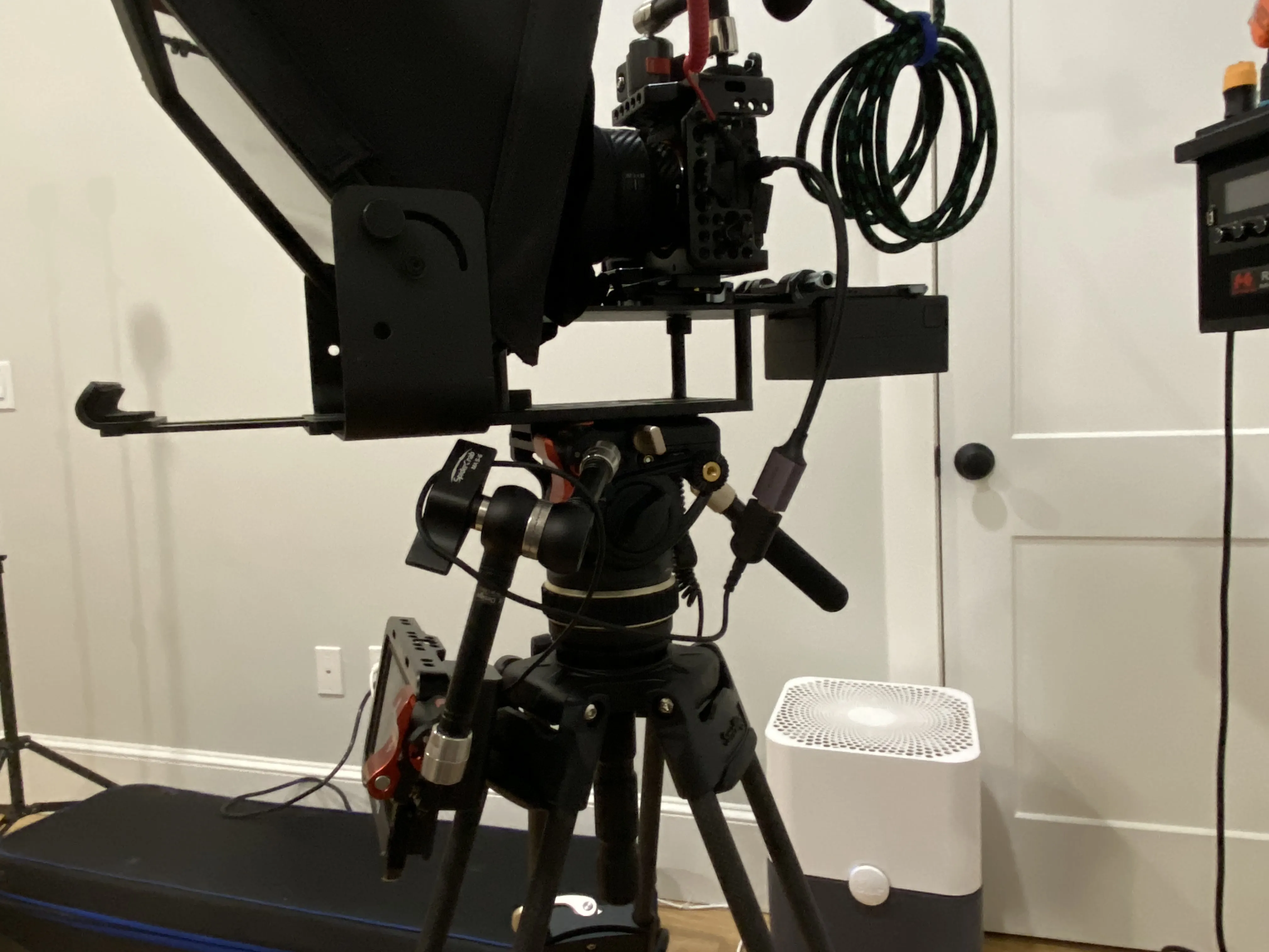 SmallRig FreeBlazer AD-100 Carbon Fiber Heavy-Duty Tripod SmallRig FreeBlazer AD-100 Carbon Fiber Heavy-Duty Tripod