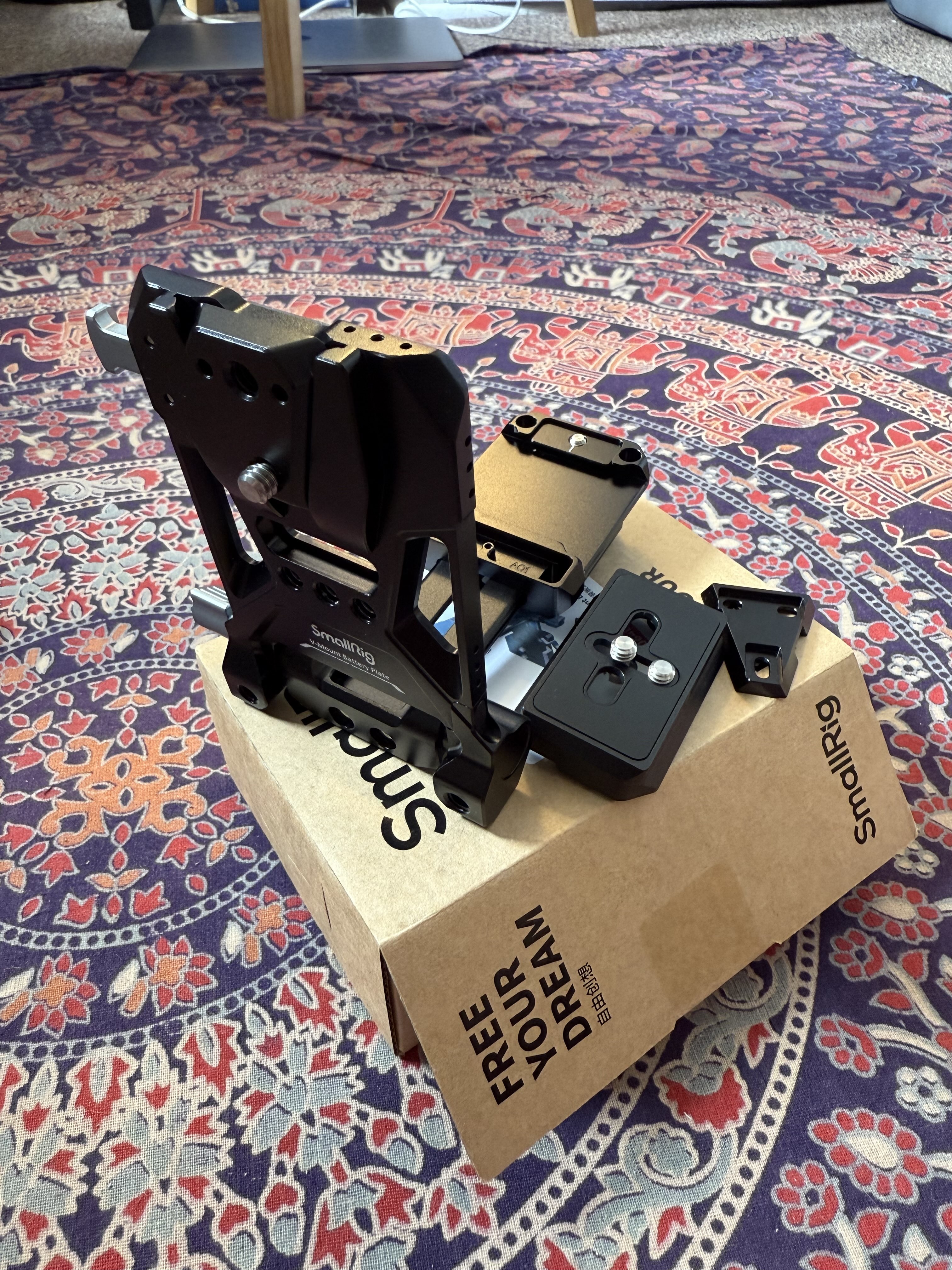 Compact V-Mount Battery Mounting System Compact V-Mount Battery Mounting System