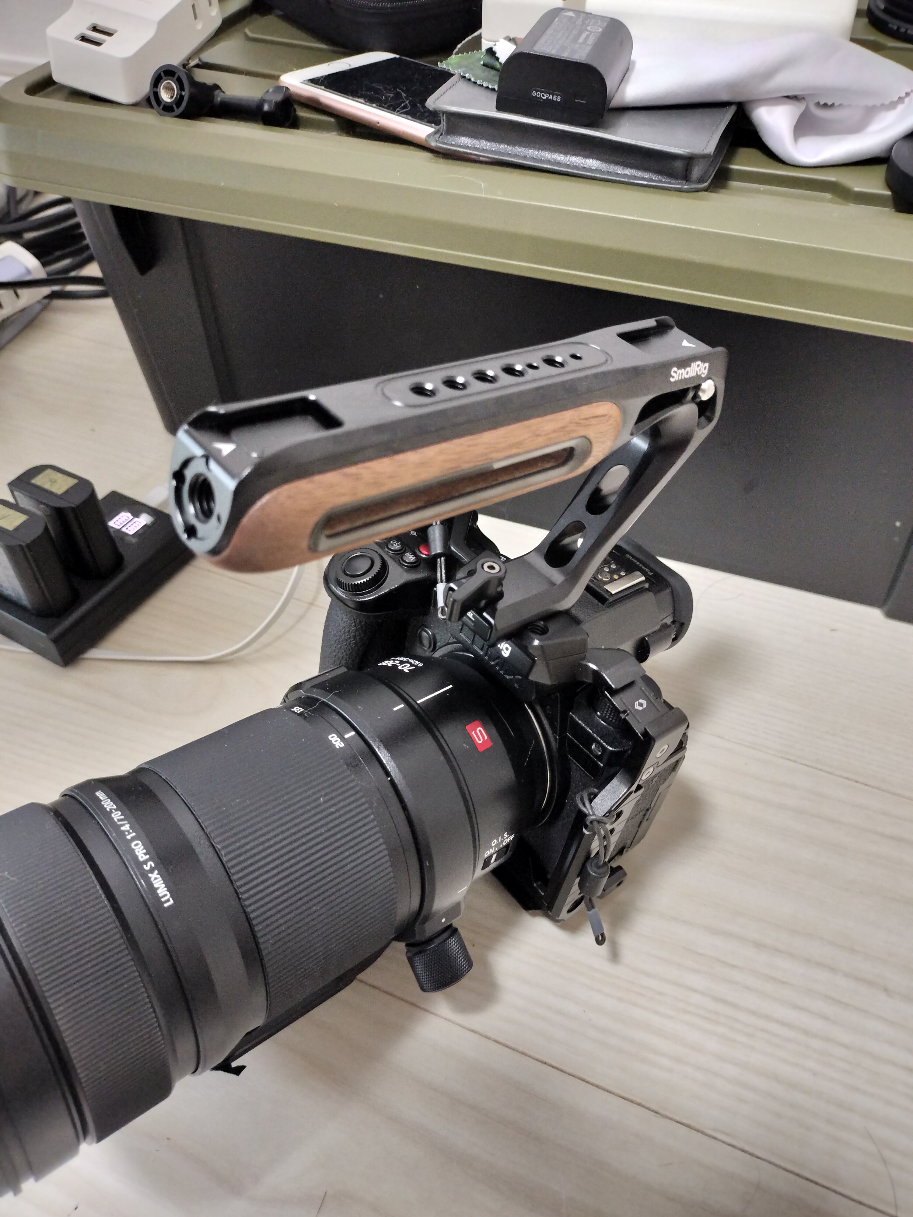 SmallRigプッシュボタン回転NATOハンドル、一眼レフカメラケージ SmallRigプッシュボタン回転NATOハンドル、一眼レフカメラケージ