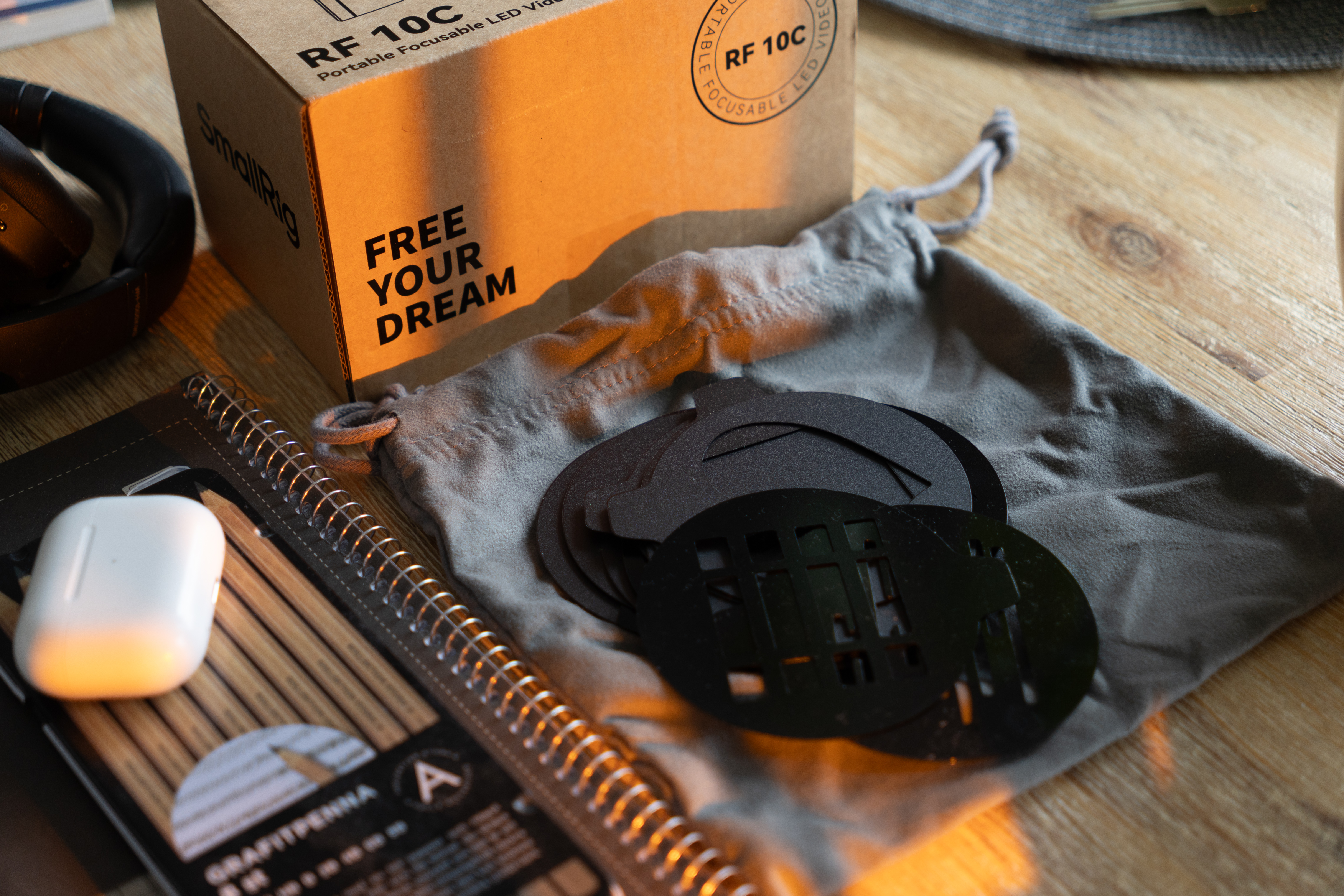 SmallRig RF 10C LEDビデオライト SmallRig RF 10C Portable Focusable LED Video Light 4634