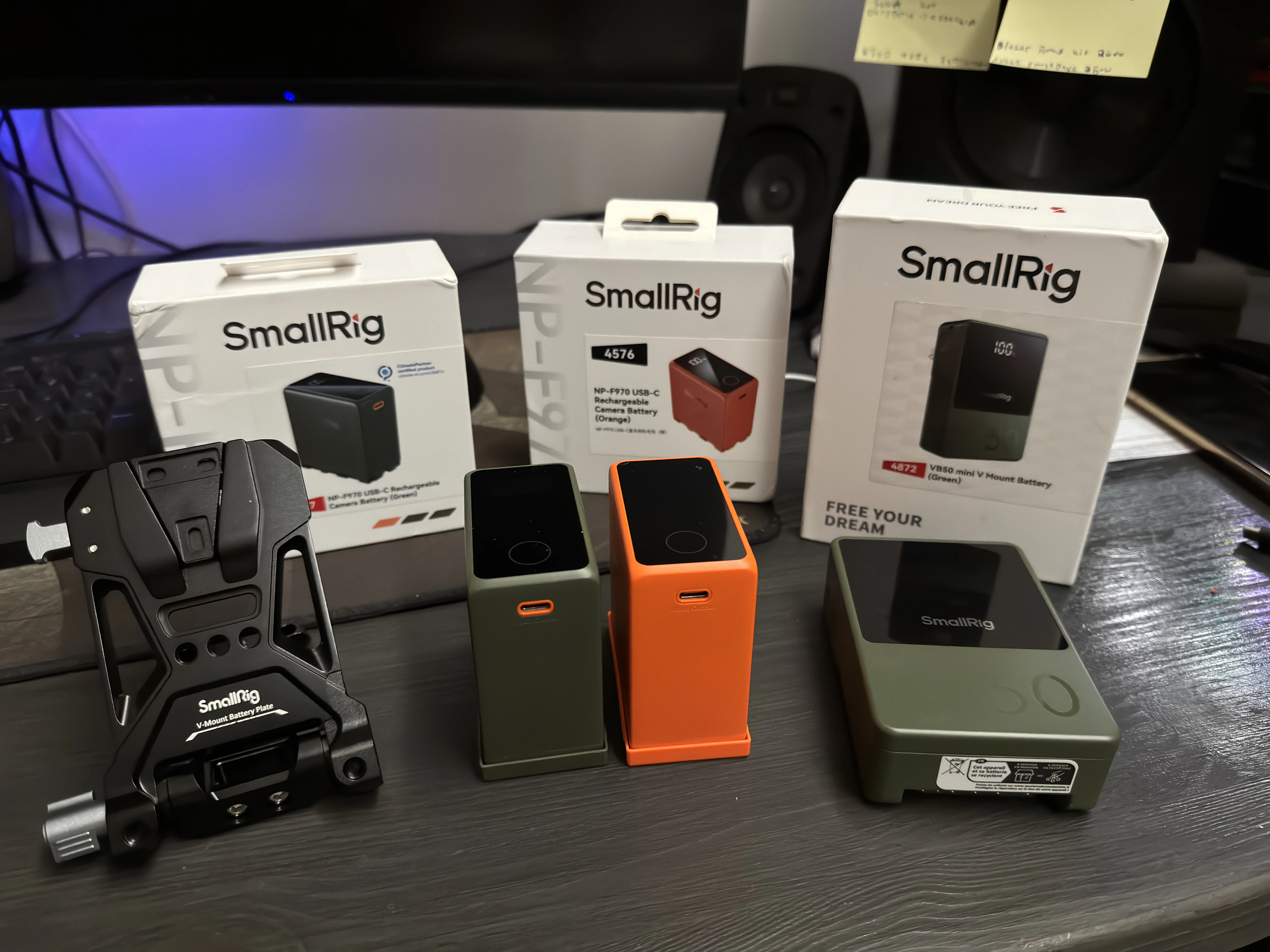 【新品】SmallRig Vマウントバッテリー VB50 3400mAh Amazon.com: SMALLRIG V Mount Battery VB50 Black, 50Wh