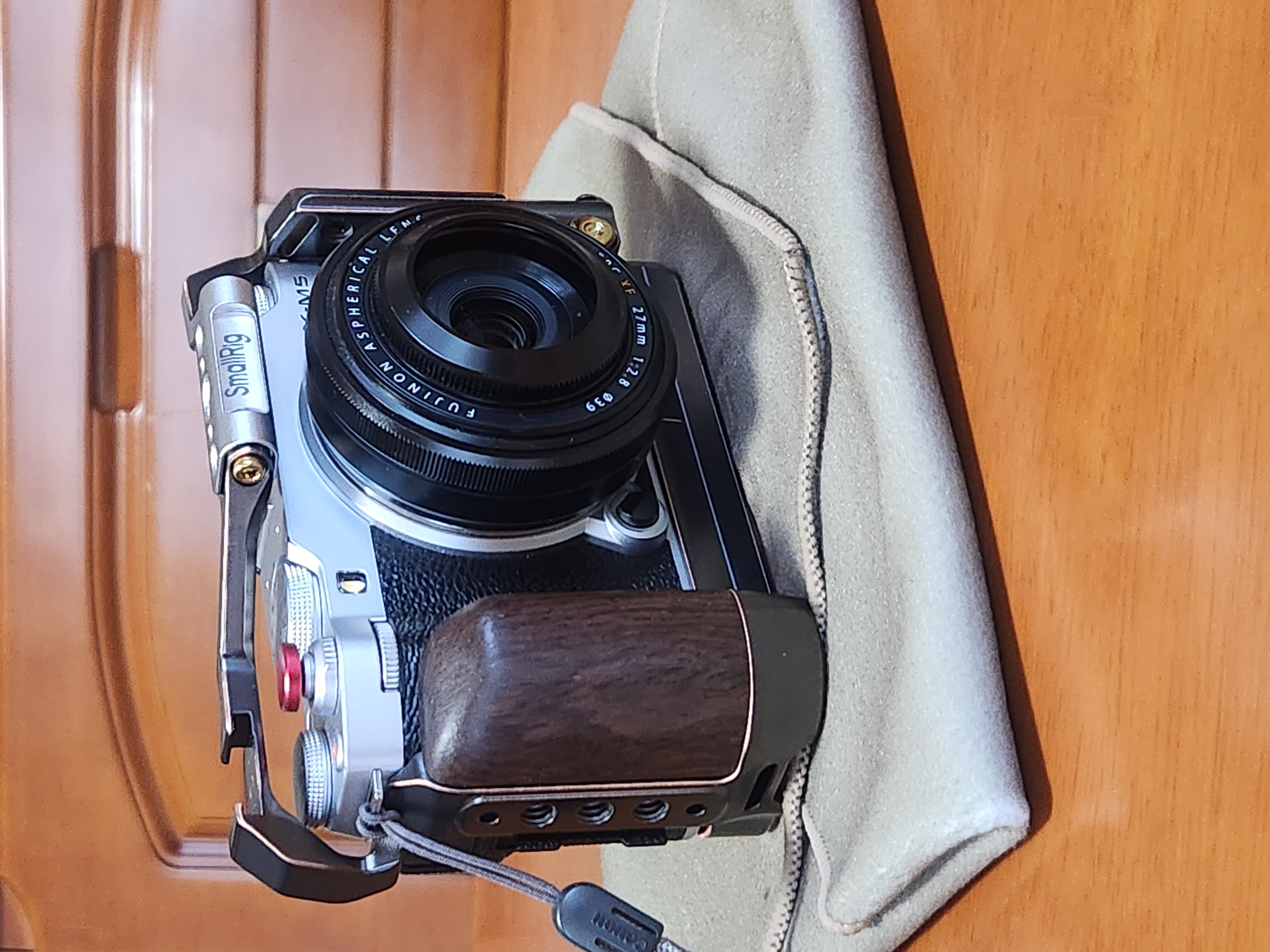 X-M5 Retro Camera Cage | Wooden Handgrip | Arca-Swiss Plate