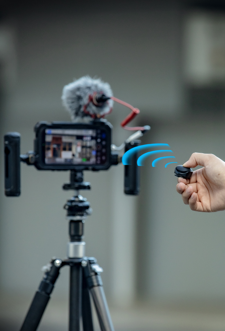 Cage Kit for iPhone 17 Pro/Pro Max: Mobile Dual Handheld Phone