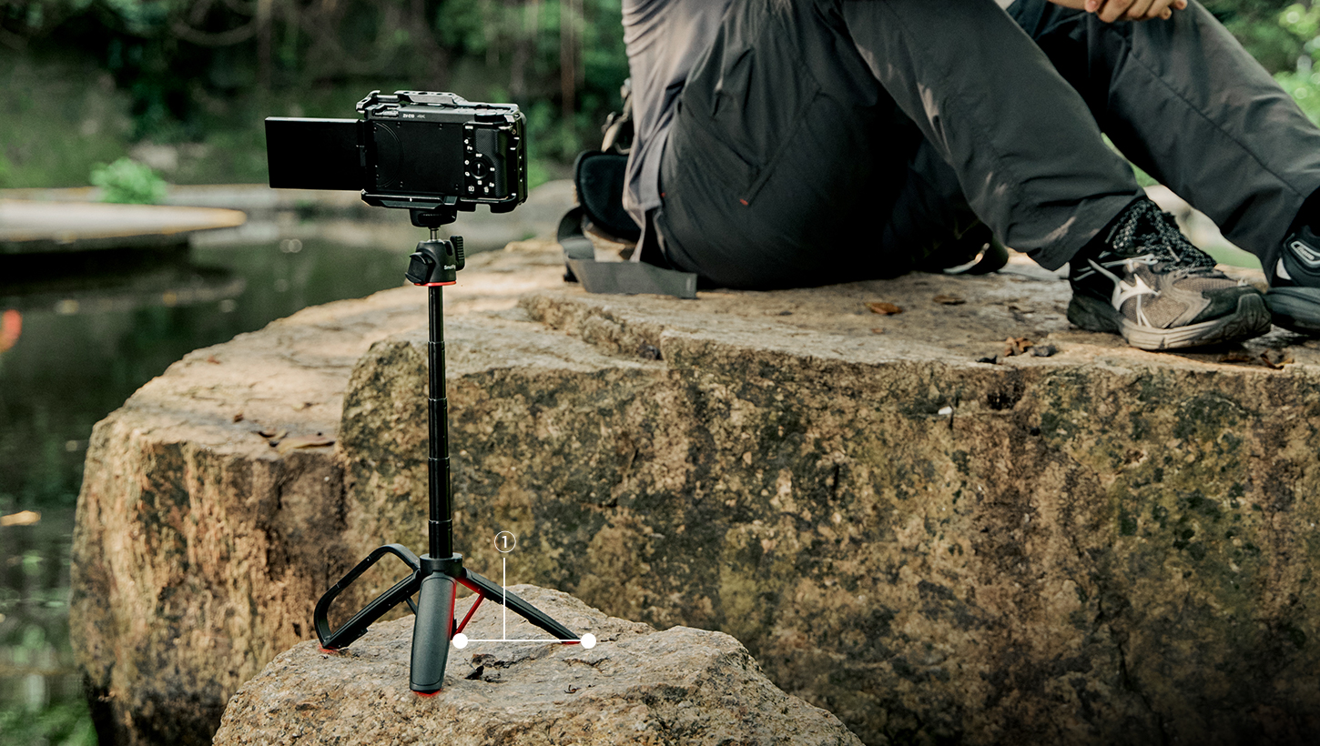 Category/Tripods/Vlogging Tripods Carabiner Video Tripod | 3-in-1 Mantis Hook | SmallRig-SKU:5285B/